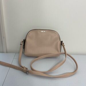 Nine West women’s tan crossbody rounded double‎ zip adjustable strap purse bag